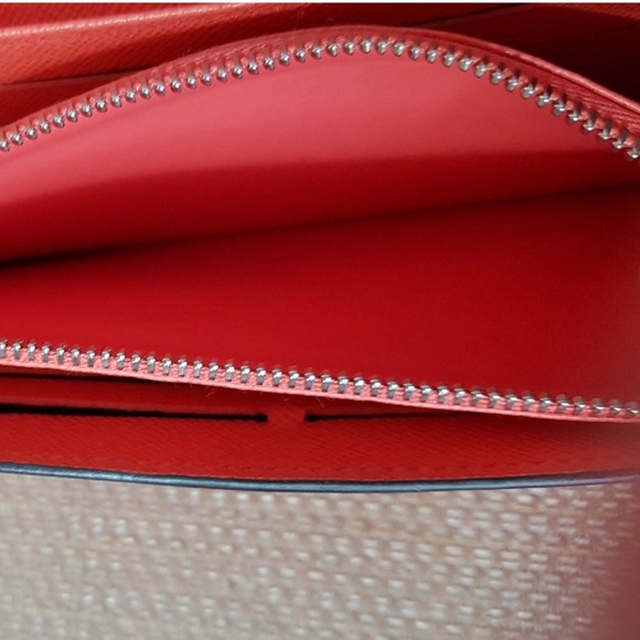 Authentic Louis Vuitton Sarah Wallet in Epi Leather Colour: Poppy Petal - Picture 8 of 10